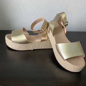 ASOS Size 7.5 Gold Faux Snake Skin Platform Sandal